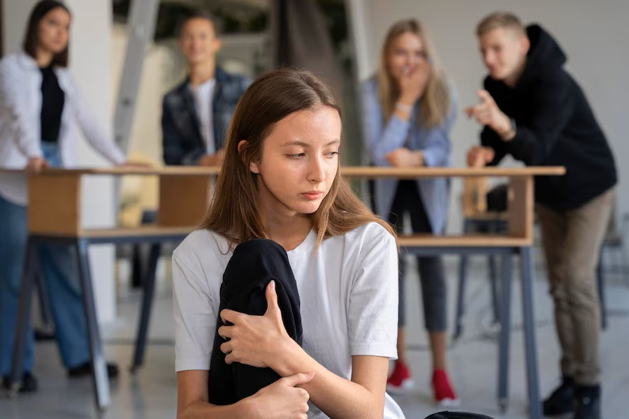 Tanda-Tanda Bullying (Perundungan) di Tempat Kerja dan Cara Mengatasinya